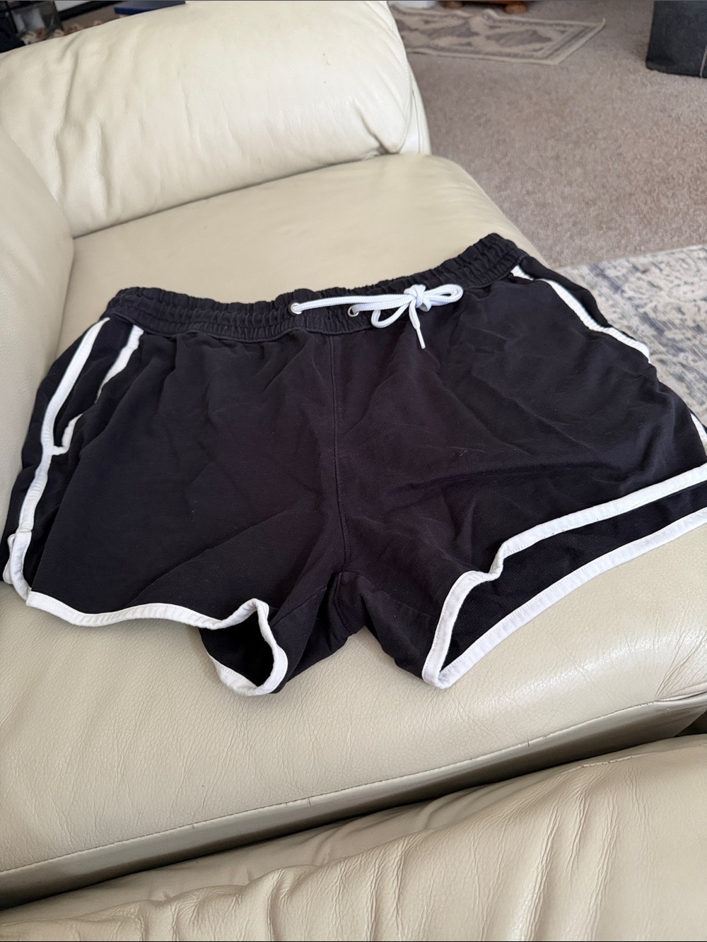 🔥H&M Black Athletic Shorts with White Trim Mens Large🔥